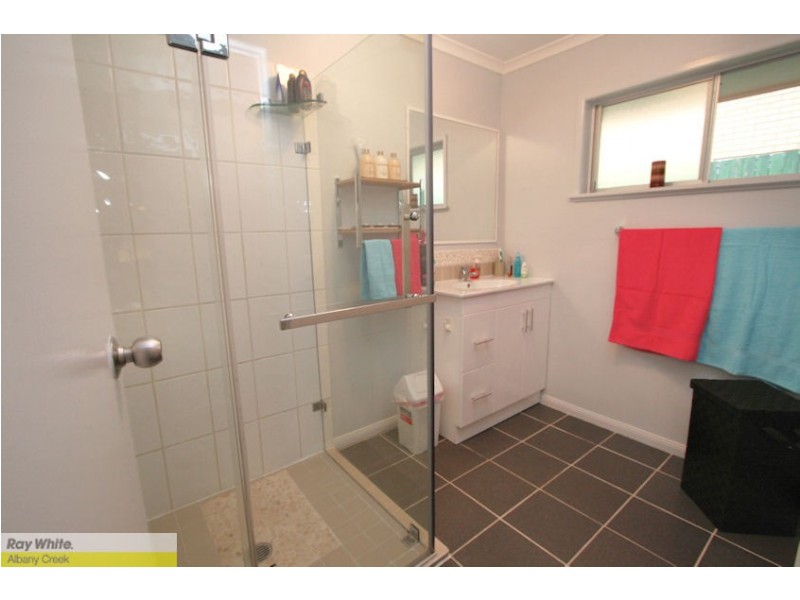 34 Windemere Rd, Albany Creek QLD 4035
