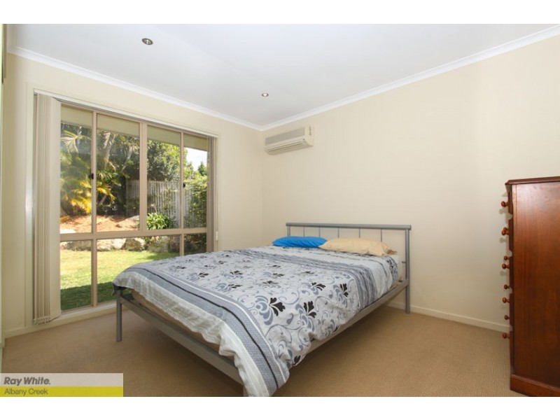4 Washbrook Cres, Petrie QLD 4502