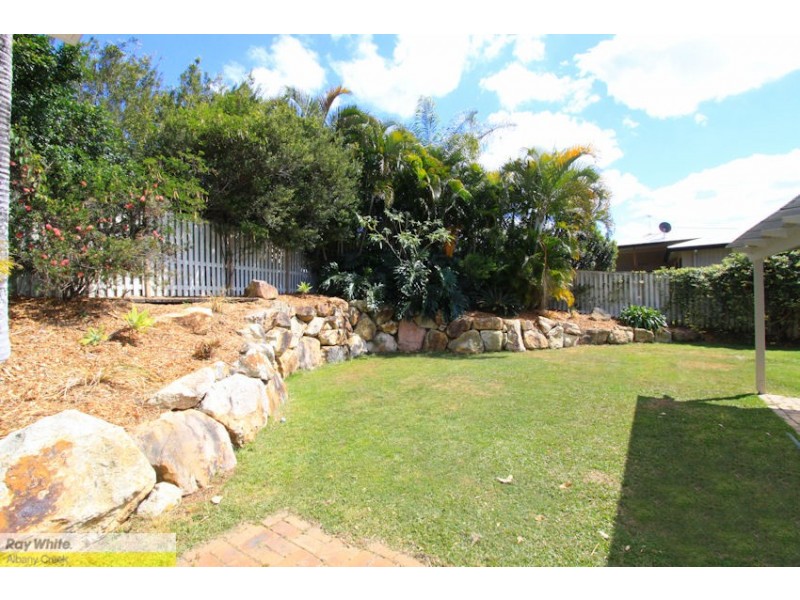 4 Washbrook Cres, Petrie QLD 4502