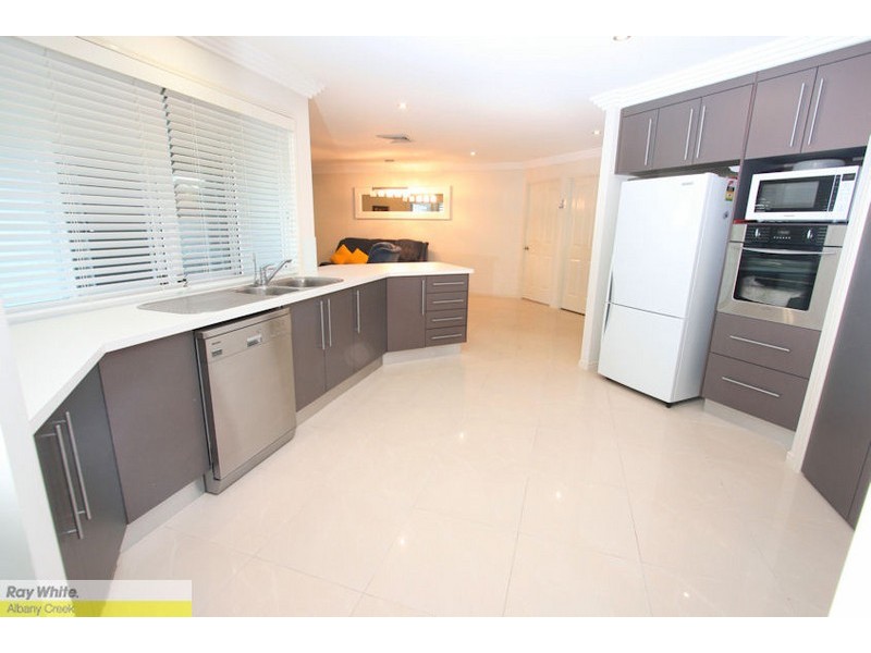 15 Corowa Court, Eatons Hill QLD 4037