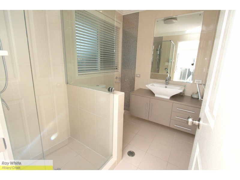 15 Corowa Court, Eatons Hill QLD 4037