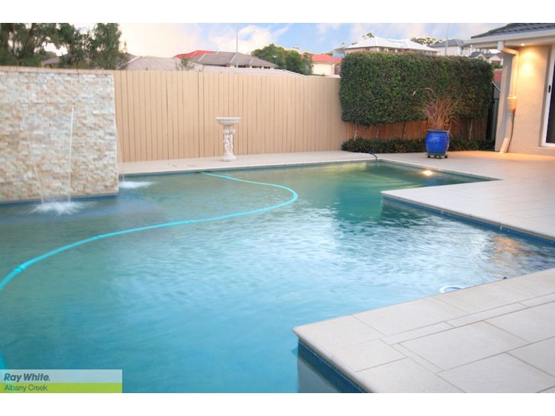 15 Corowa Court, Eatons Hill QLD 4037