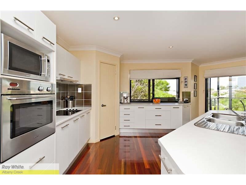 8 Foambark Court, Eatons Hill QLD 4037