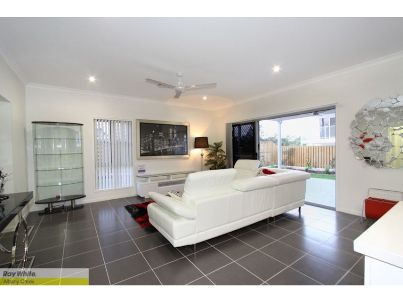 52 Plucks Rd, Arana Hills QLD 4054