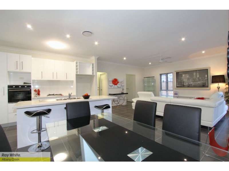 52 Plucks Rd, Arana Hills QLD 4054