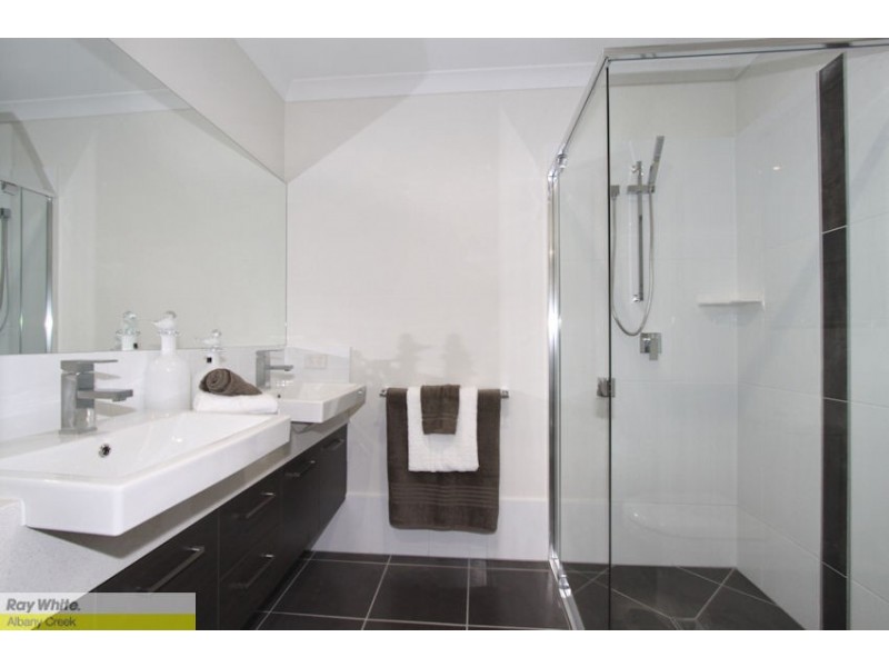 52 Plucks Rd, Arana Hills QLD 4054