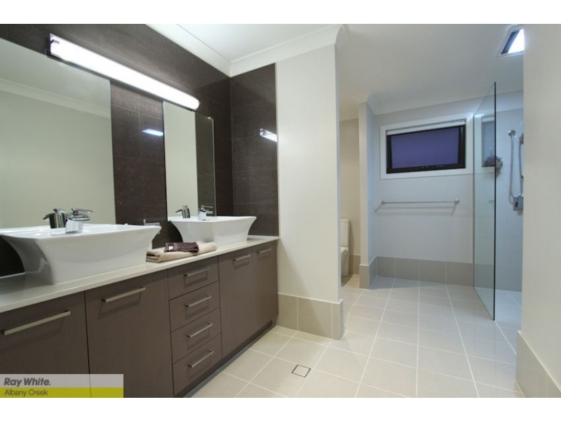 26 Rivergum Drive, Eatons Hill QLD 4037