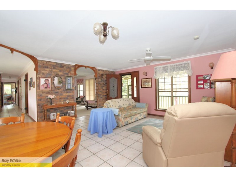 15 Saraband Dr, Eatons Hill QLD 4037