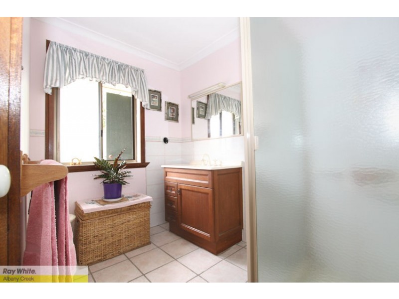 15 Saraband Dr, Eatons Hill QLD 4037