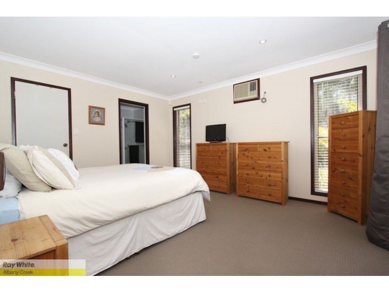 13 St Georges Ct, Albany Creek QLD 4035
