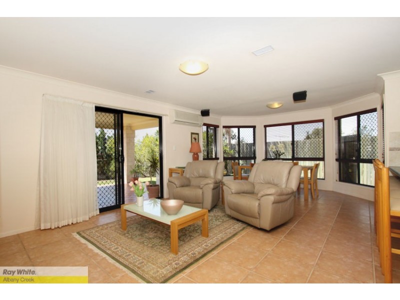 5 Snow Wood Dr, Eatons Hill QLD 4037