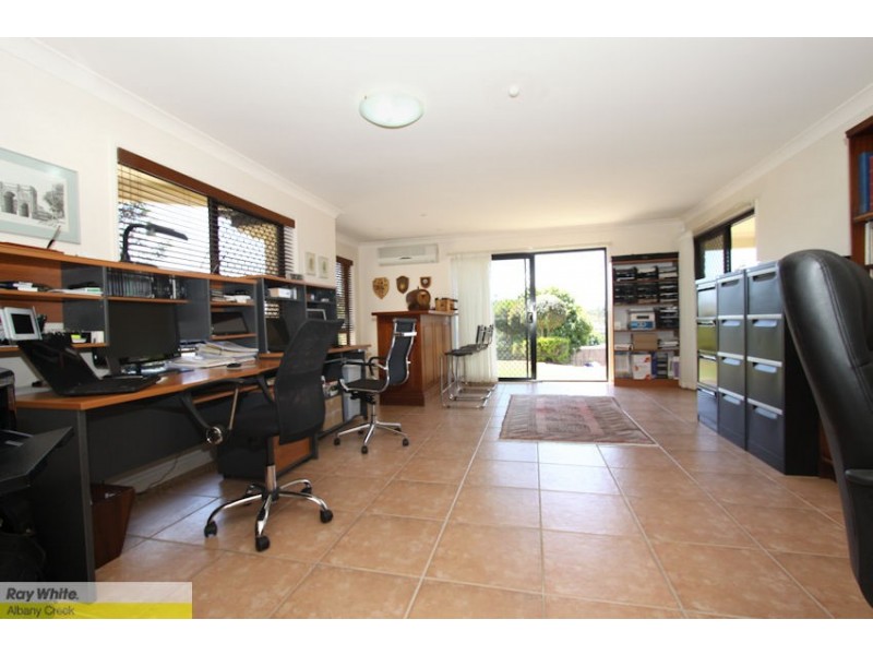 5 Snow Wood Dr, Eatons Hill QLD 4037