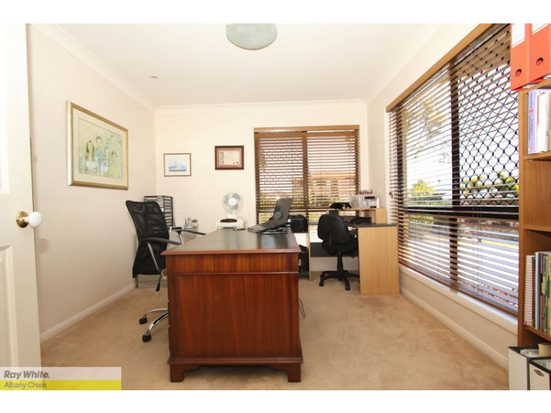 5 Snow Wood Dr, Eatons Hill QLD 4037