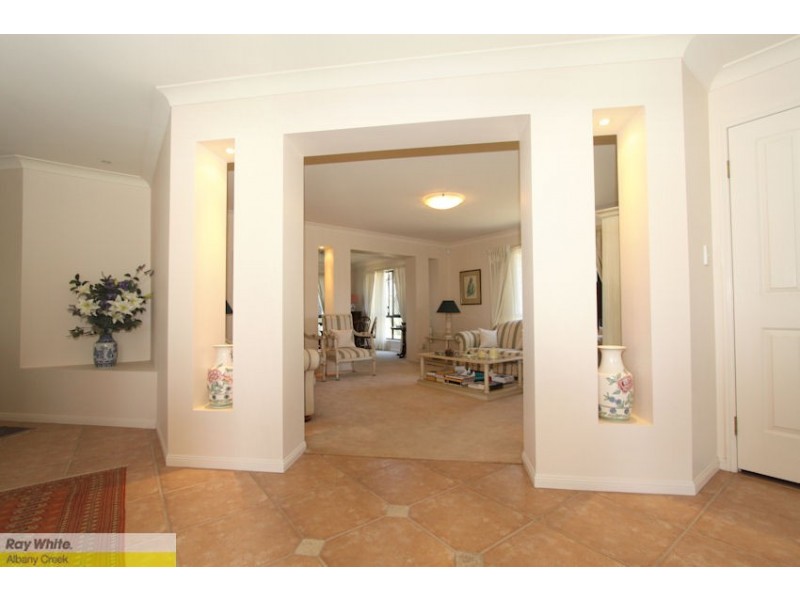 5 Snow Wood Dr, Eatons Hill QLD 4037