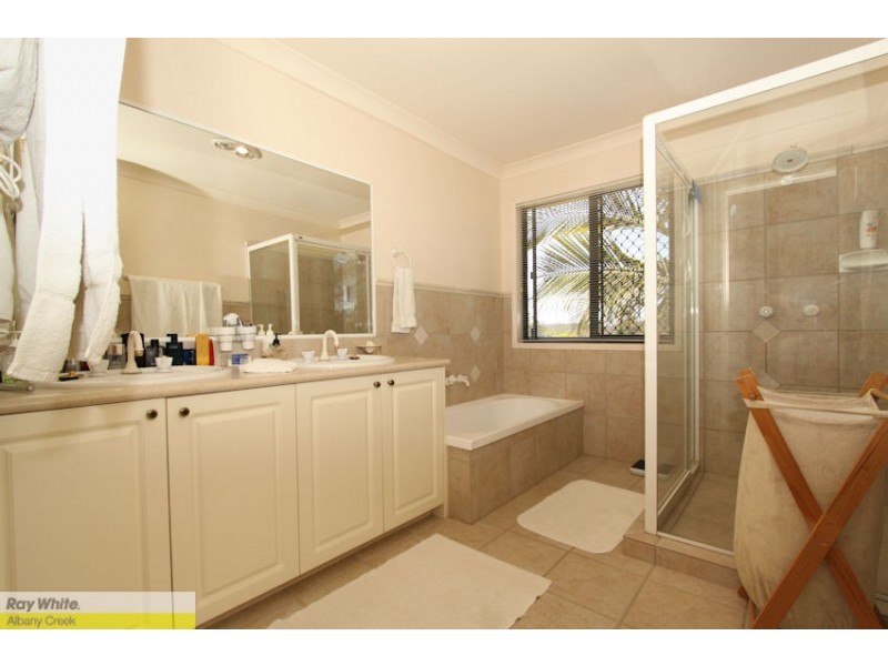 5 Snow Wood Dr, Eatons Hill QLD 4037