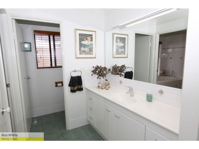 6 Triantha Ct, Albany Creek QLD 4035