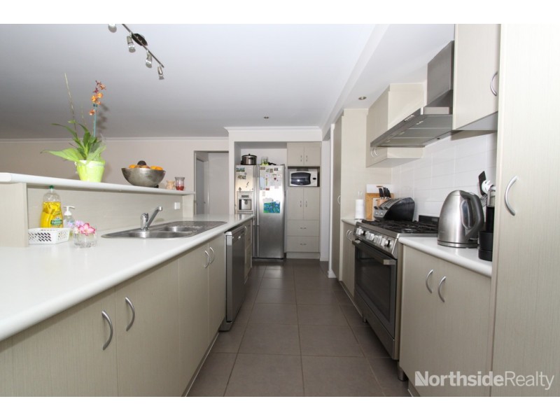 8 Tributary Court, Eatons Hill QLD 4037