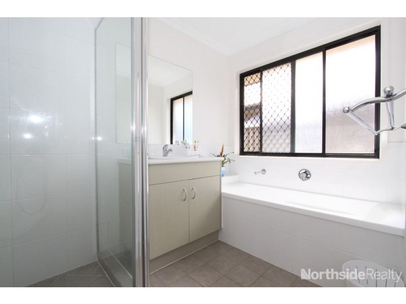 8 Tributary Court, Eatons Hill QLD 4037