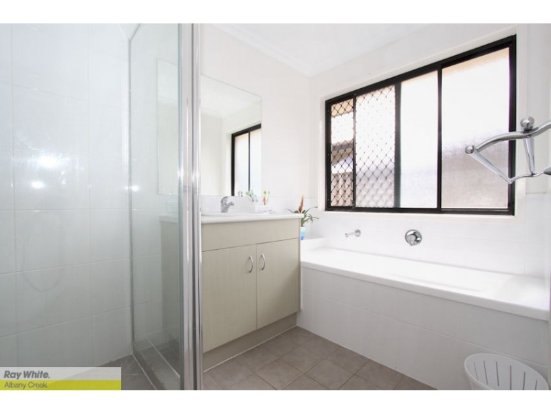 8 Tributary Court, Eatons Hill QLD 4037