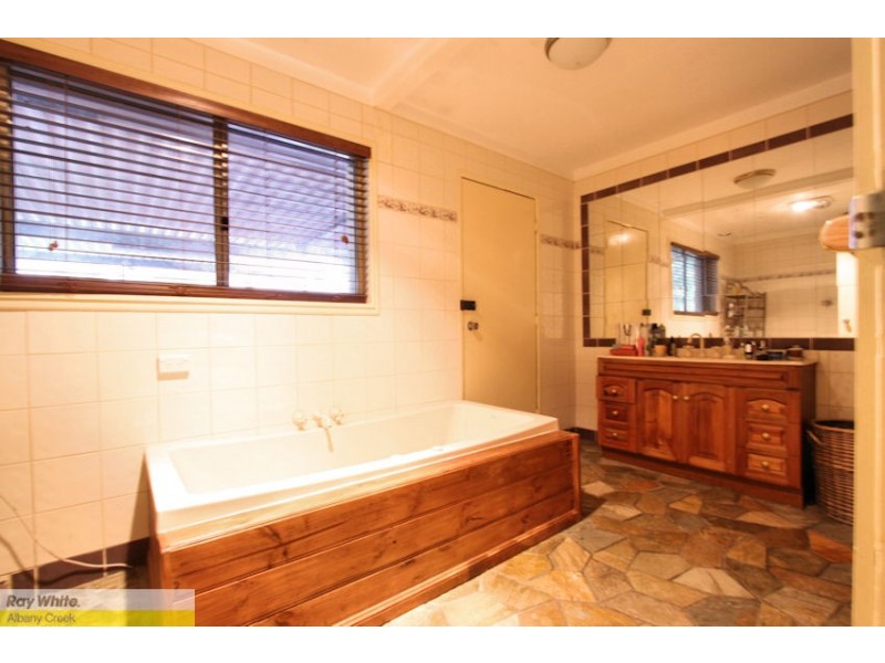 5 Seligan Street, Albany Creek QLD 4035