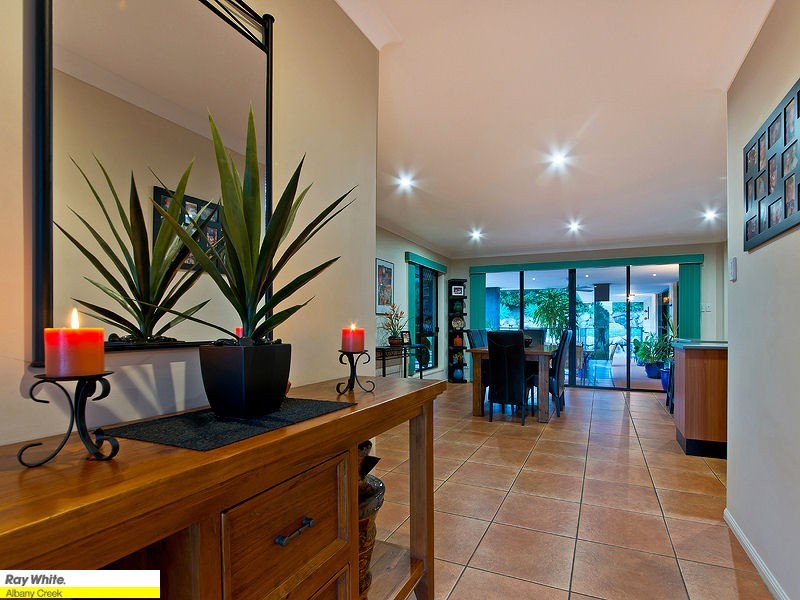 11 Toressian Pl, Cashmere QLD 4500