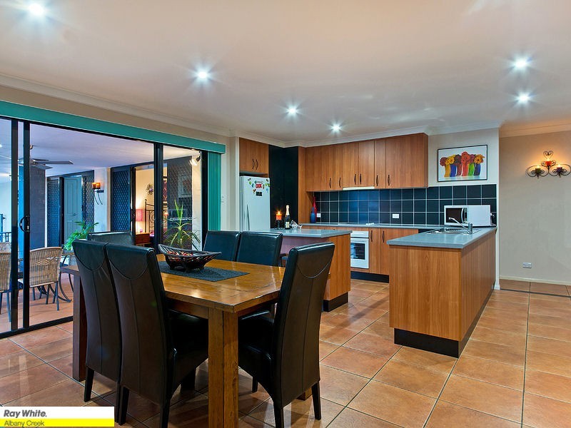 11 Toressian Pl, Cashmere QLD 4500