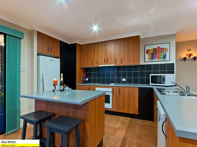 11 Toressian Pl, Cashmere QLD 4500