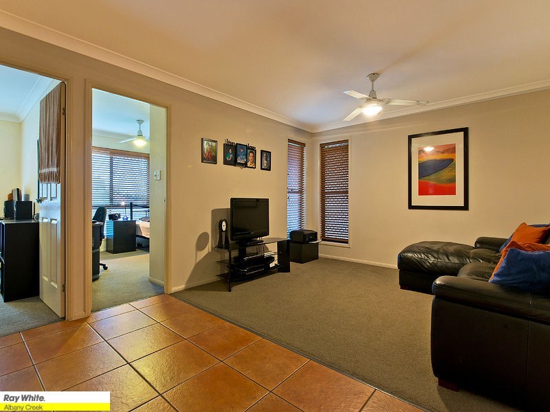 11 Toressian Pl, Cashmere QLD 4500