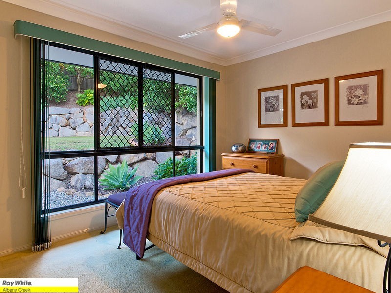 11 Toressian Pl, Cashmere QLD 4500