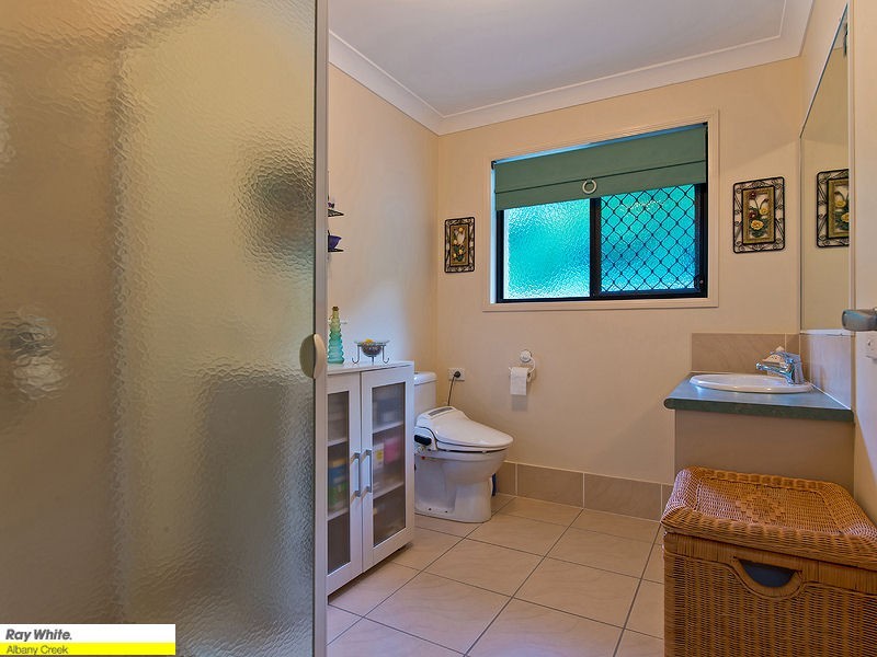 11 Toressian Pl, Cashmere QLD 4500