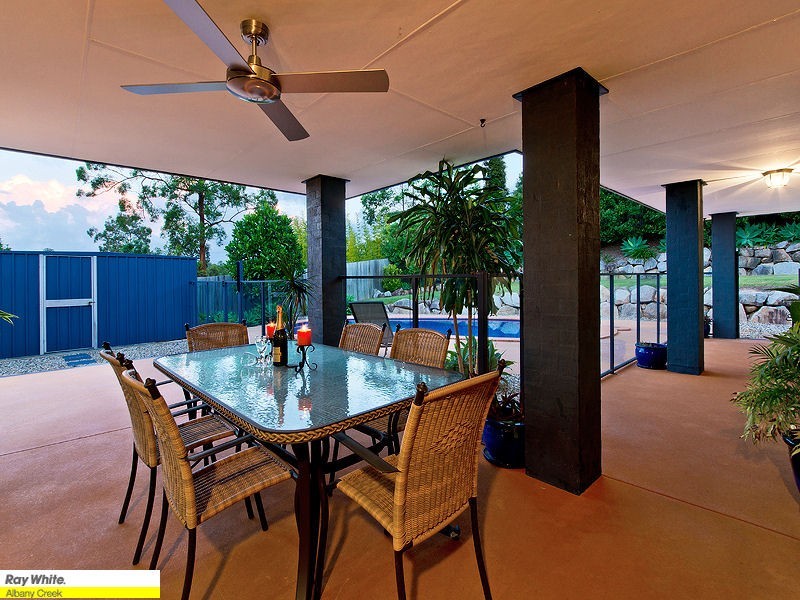 11 Toressian Pl, Cashmere QLD 4500