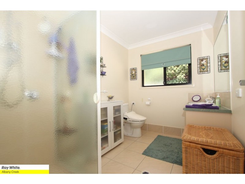 11 Toressian Pl, Cashmere QLD 4500