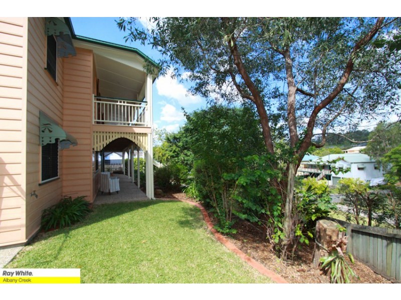 8 Silverwood Ct, Ferny Hills QLD 4055