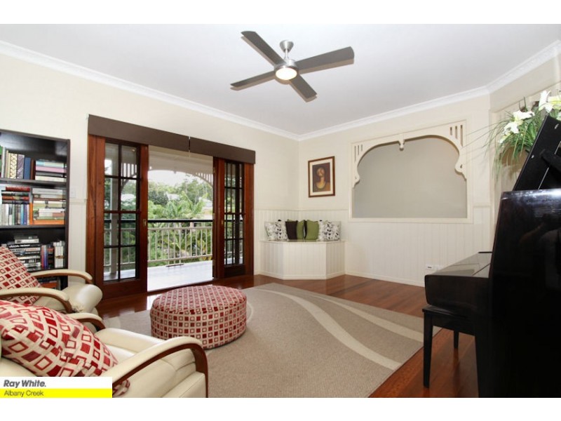 8 Silverwood Ct, Ferny Hills QLD 4055