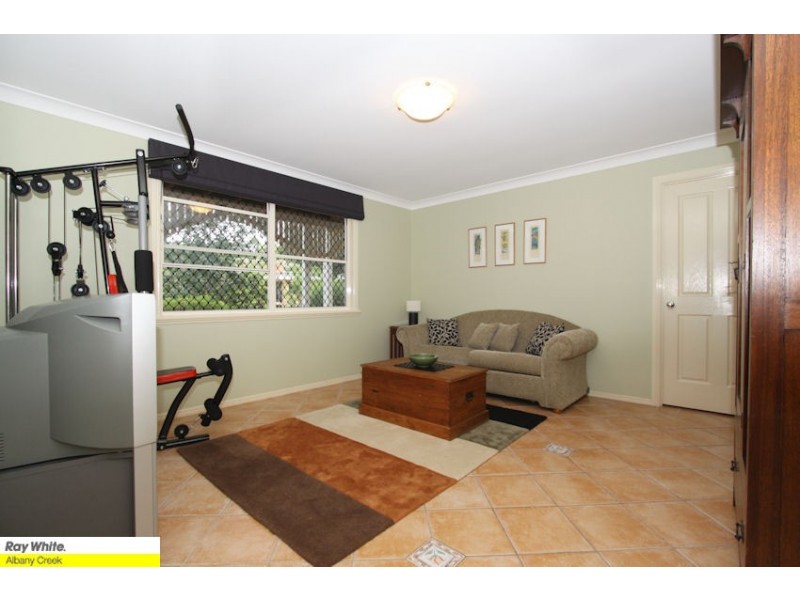 8 Silverwood Ct, Ferny Hills QLD 4055