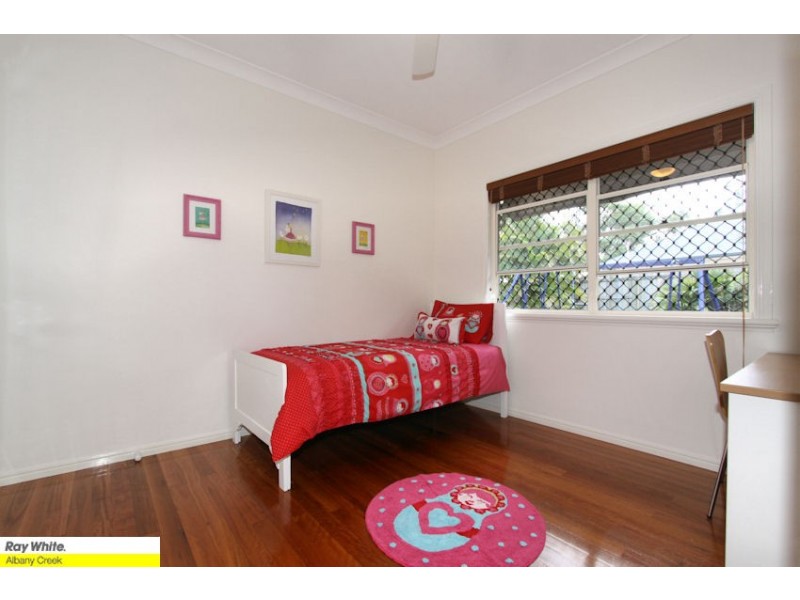 8 Silverwood Ct, Ferny Hills QLD 4055