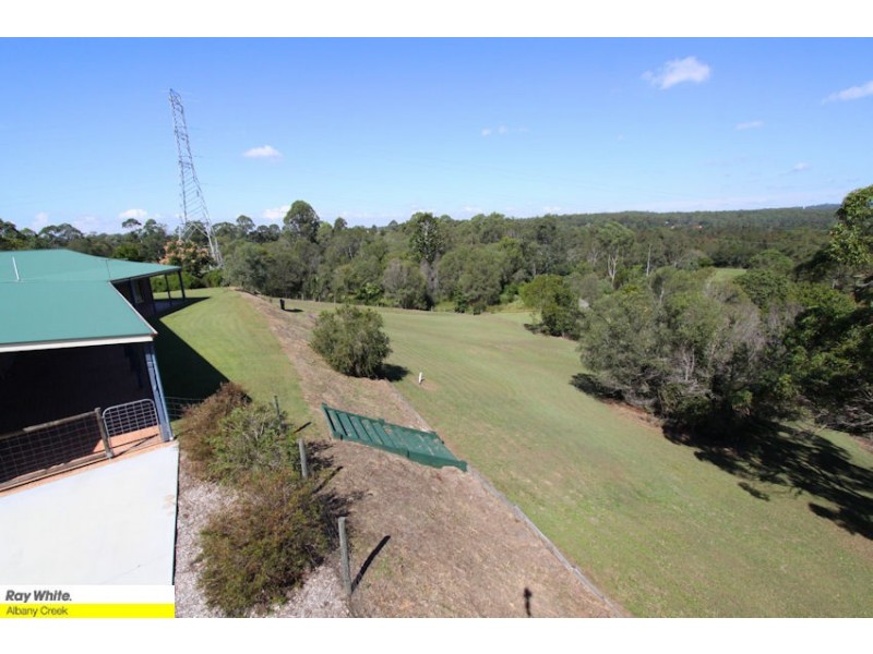 60 Drapers Rd, Eatons Hill QLD 4037