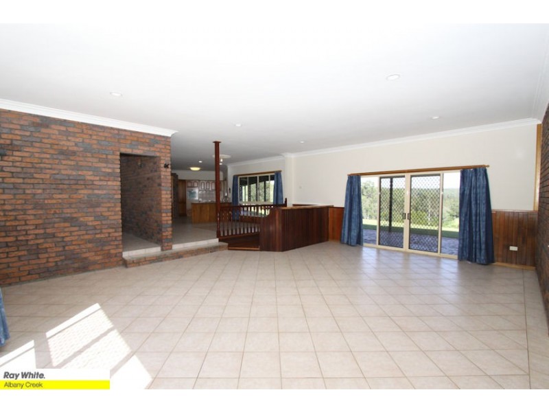 60 Drapers Rd, Eatons Hill QLD 4037