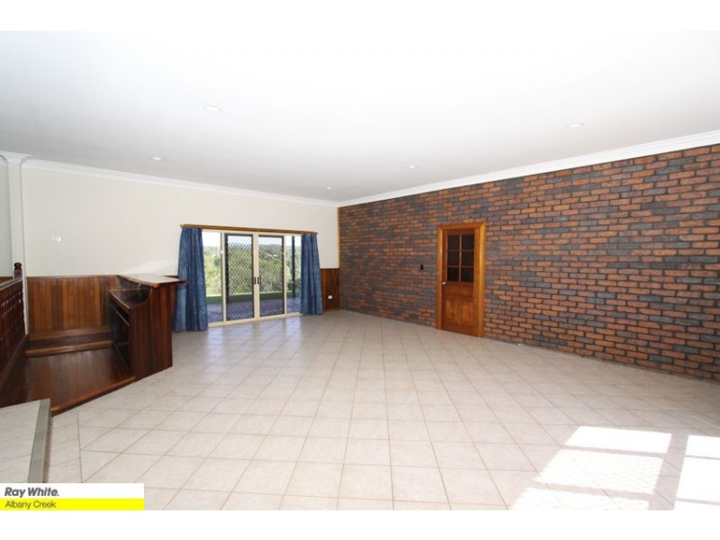 60 Drapers Rd, Eatons Hill QLD 4037