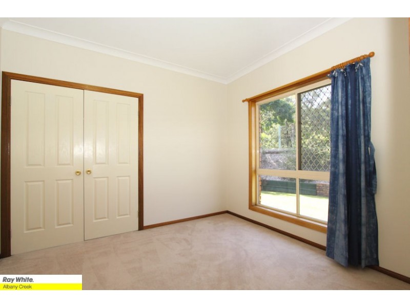 60 Drapers Rd, Eatons Hill QLD 4037