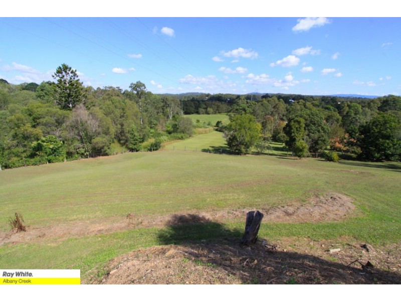 60 Drapers Rd, Eatons Hill QLD 4037