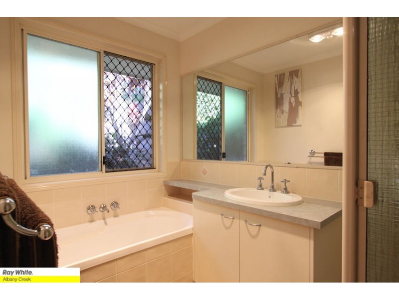 4 Duet Ct, Eatons Hill QLD 4037