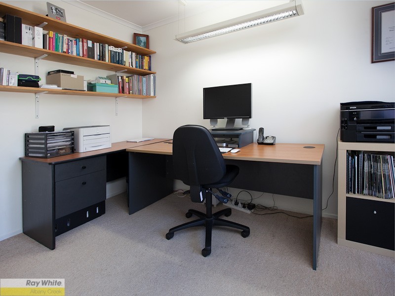 4 Stonebridge Place, Aspley QLD 4034