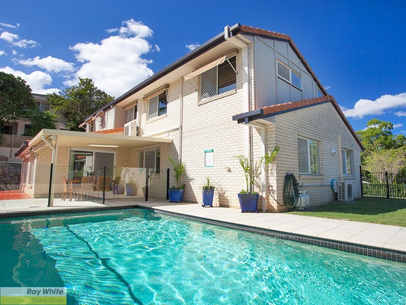 4 Stonebridge Place, Aspley QLD 4034