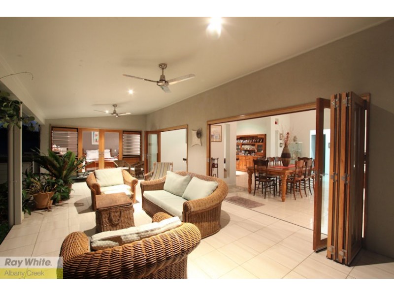 9 Maxwell Pl, Cashmere QLD 4500