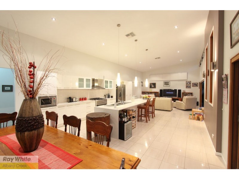 9 Maxwell Pl, Cashmere QLD 4500