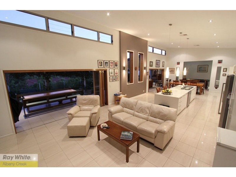 9 Maxwell Pl, Cashmere QLD 4500