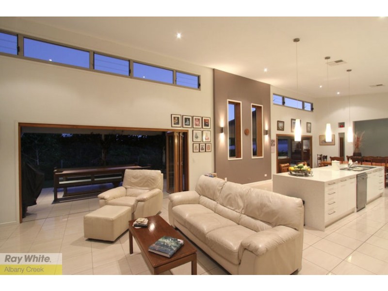 9 Maxwell Pl, Cashmere QLD 4500