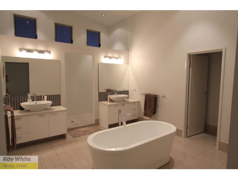 9 Maxwell Pl, Cashmere QLD 4500