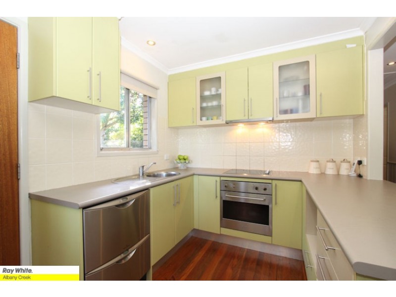 8 Pathara Cr, Ferny Hills QLD 4055